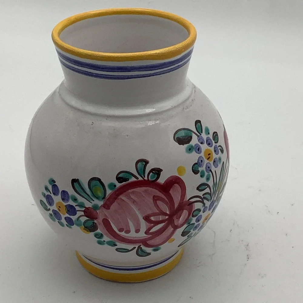 N/A design yellow painted